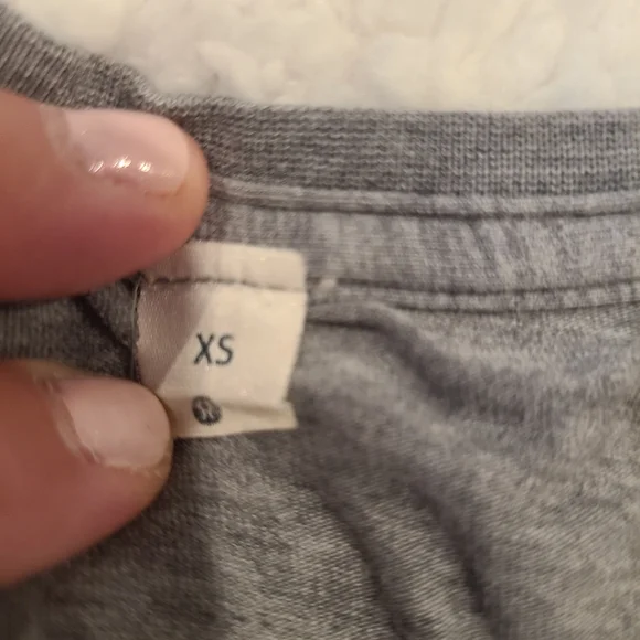 3 Small Shirts Under Armour And Lululemon - Picture 7 of 10